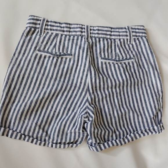 GAP Linen Blend girlfriend Chino shorts - Picture 3 of 10